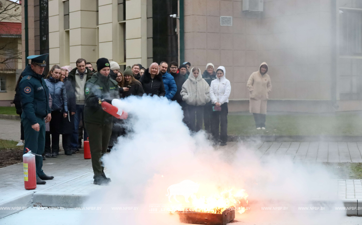 Занятие по использованию первичных средств пожаротушения