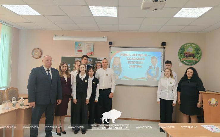 Беловежская пуща поздравила первоклассников Каменюкской школы с Днем знаний