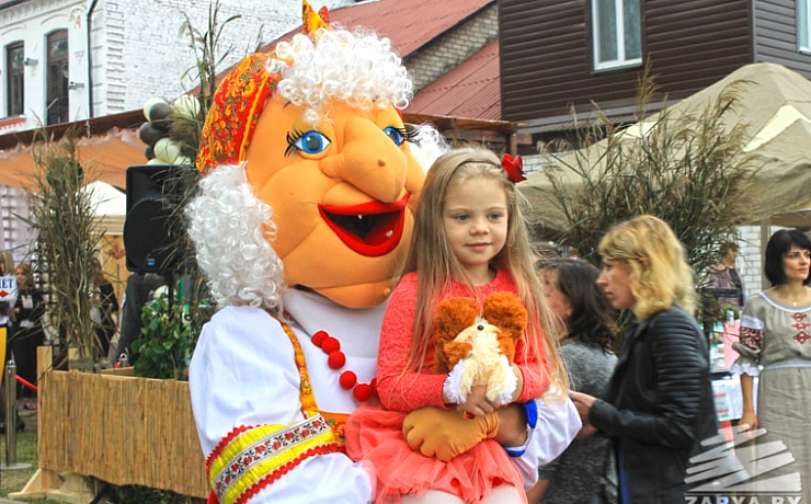 Делегация пущи и Дедушка Мороз приняли участие в областном празднике-ярмарке «Дожинки-2018»